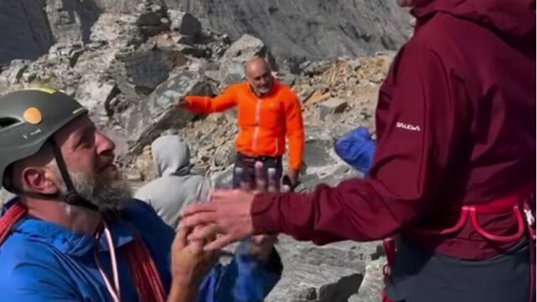 Πρόταση γάμου στα… 2.918 μέτρα! (video)