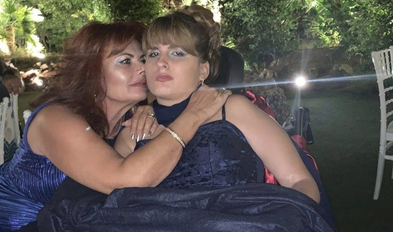 Συγκλονίζει η μητέρα της Μυρτώς για τα 13 χρόνια από την επίθεση στην Πάρο! (photo)
