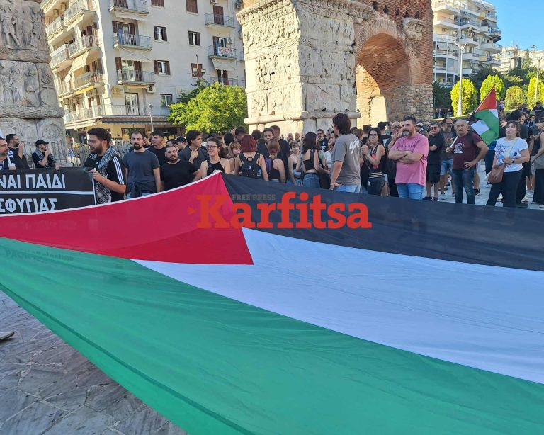 Με παλαιστινιακές σημαίες οπαδοί του ΠΑΟΚ στη παρουσίας της Μακάμπι Τελ Αβίβ (photo+video)