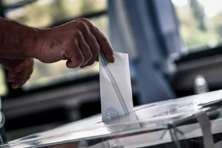 Αποκαλυπτική δημοσκόπηση: «Γκάζι» η ΝΔ, «φρένο» για Καρυστιανού και… αδιάφορο το rebranding Τσίπρα