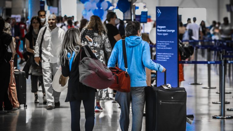 «Παρέλαση» τουριστών: Σχεδόν 25.000.000 τουρίστες επισκέφθηκαν την χώρα μας