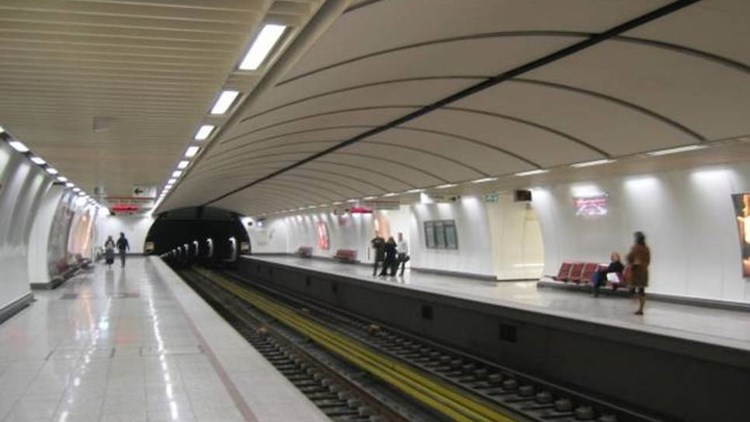 Τι είναι το bare beating που βγάζει τους επιβάτες των ΜΜΜ εκτός εαυτού