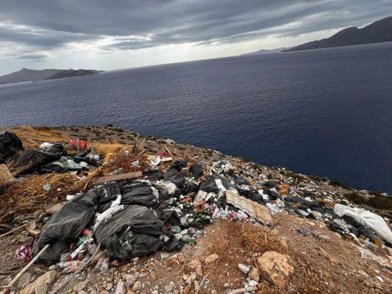 Έριχναν λύματα και μπάζα στη θάλασσα στο Αγκίστρι