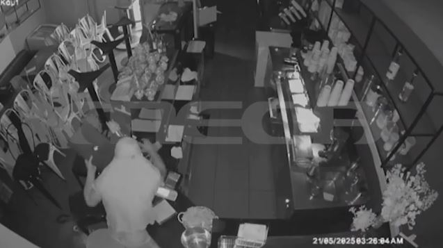 Καρέ-καρέ η διάρρηξη σε καφετέρια στη Λεωφόρο Αλεξάνδρας (VIDEO)