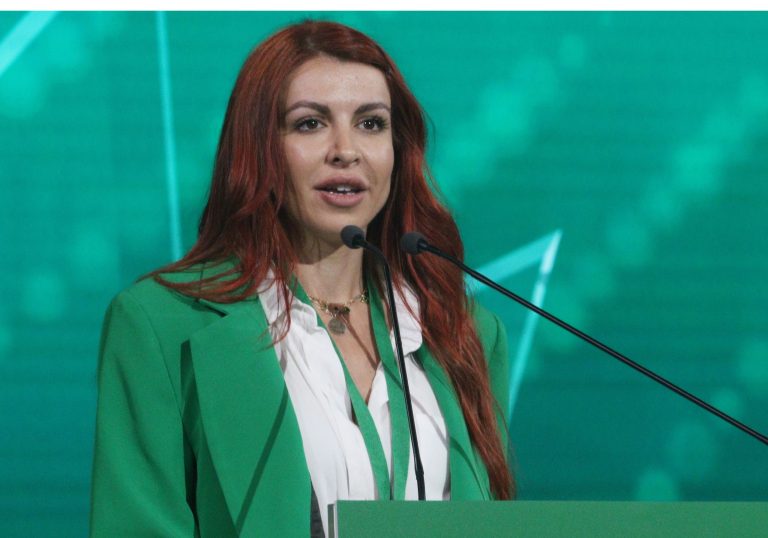 Τα μαζεύει τώρα η Βάσια Αναστασίου για τη δήλωσή της για τον Αλέξη Τσίπρα