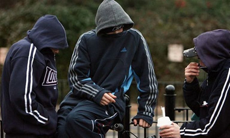 Επίθεση 13χρονου στο Μοσχάτο: Ο πατέρας μιλά για τη «συμμορία 183» – «Τον χτύπησαν 15 άτομα» (vid)
