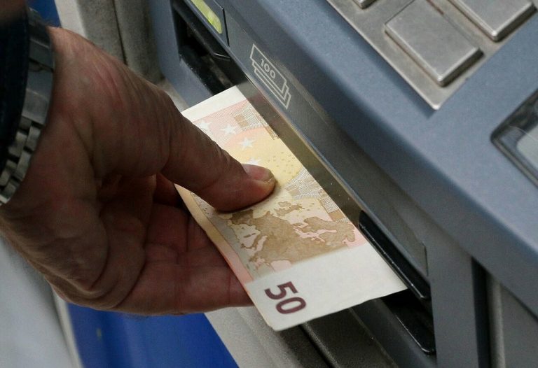 Δώρο Πάσχα: Πότε καταβάλλεται – Πώς θα το υπολογίσετε