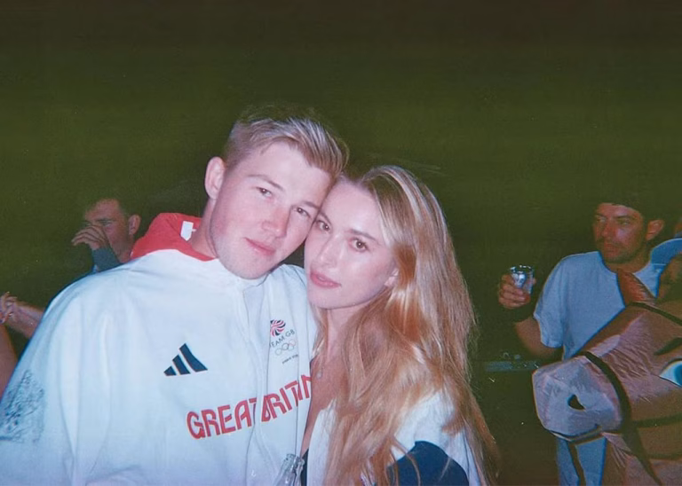 Ταξίδι του μέλιτος στην Ελλάδα για την κόρη του Στιβ Τζομπς! (photo)