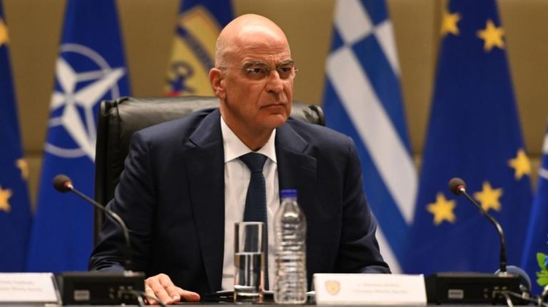 Μνημείο του Άγνωστου Στρατιώτη: Η απουσία Δένδια από τη συζήτηση στη Βουλή και η επόμενη μέρα