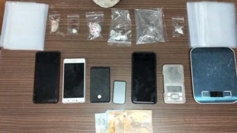 Αττική: Σύλληψη 3 ατόμων για κατοχή και διακίνηση ναρκωτικών