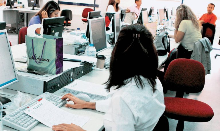 Μισθοί: Η αύξηση που παίρνουν οι εργαζόμενοι στο Δημόσιο χάρη στον… ιδιωτικό τομέα