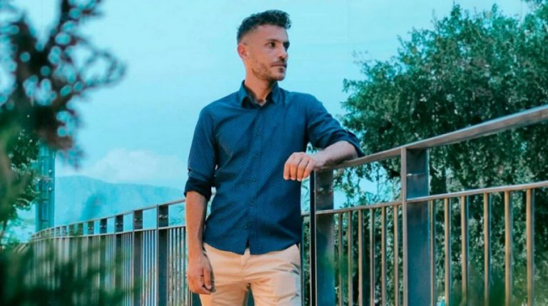 Ένταση και λιποθυμίες στη δίκη για τη δολοφονία του Μπάμπη Κούτσικου