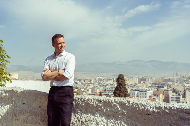 Χάρης Δούκας: «Η Αθήνα τραγουδά πιο δυνατά όταν νοιάζεται» (video)