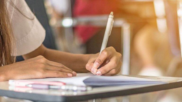 Δικογραφία σε βάρος 48χρονου καθηγητή: Δηλώνει ερωτευμένος με την 12χρονη μαθήτρια του