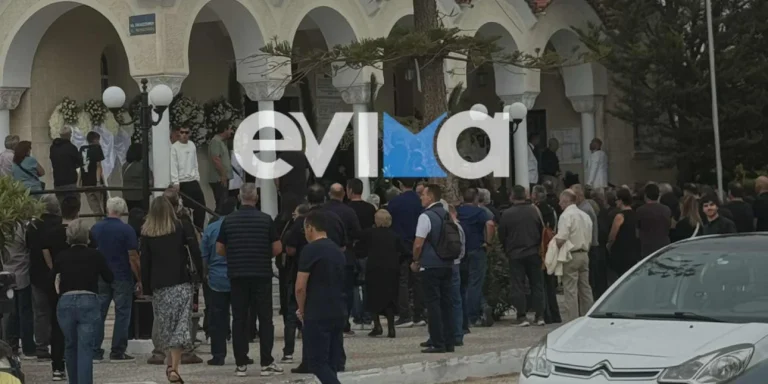 Ανείπωτη θλίψη στην κηδεία του 20χρονου ναυτικού του «Blue Star Χίος» (photo)