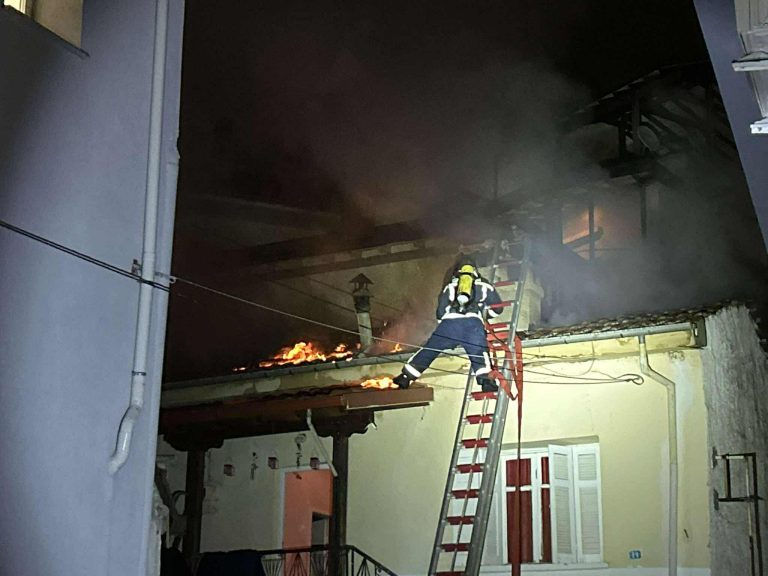 Παρανάλωμα του πυρός μονοκατοικία στο Άργος Ορεστικό (VIDEO)