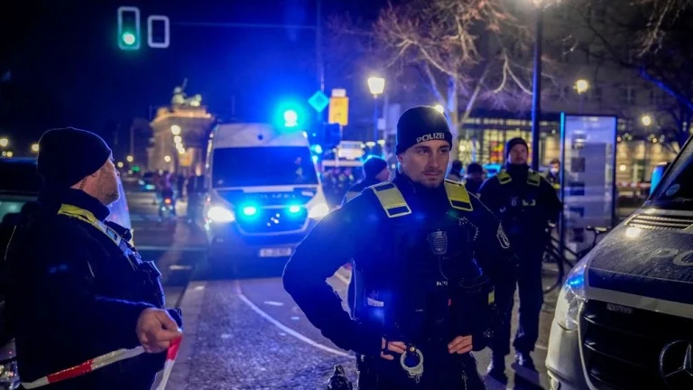 Τρόμος στο Μόναχο! Γυναίκα επιτέθηκε με μαχαίρι σε περαστικούς!