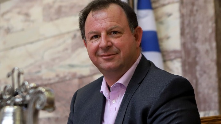 Από τη στάνη του παππού, στην ιατρική και στην… καρδιά της πολιτικής