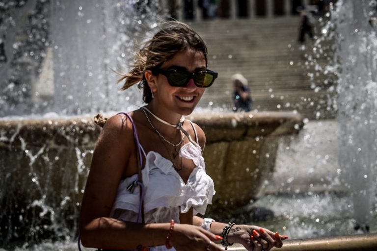 Ζέστη και άνεμοι έως 6 μποφόρ σήμερα στο Αιγαίο