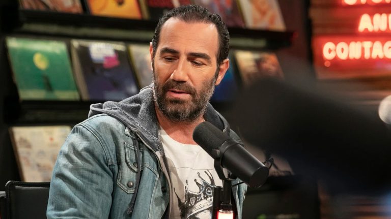 Αντώνης Κανάκης: Από τους Ράδιο Αρβύλα στα… charts – Ακούστε το πρώτο του τραγούδι (Video)