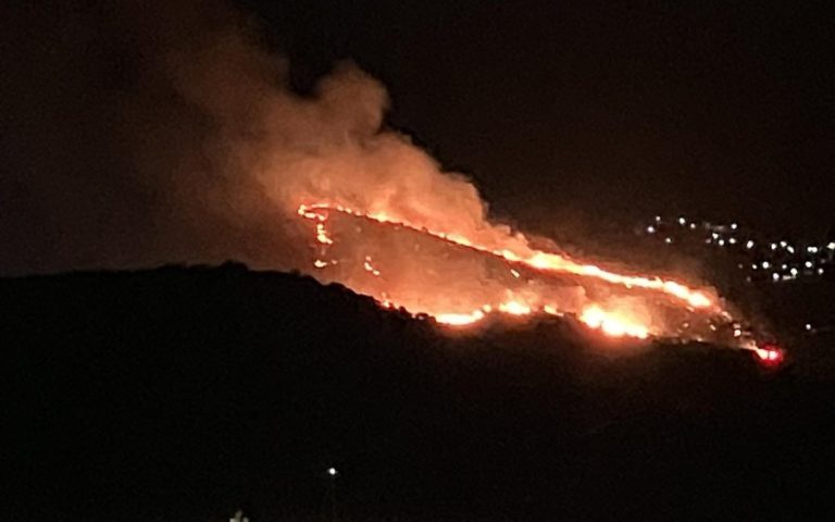 Μεταμεσονύχτιες πυρκαγιές σε Κεφαλονιά, Ζάκυνθο και Βόνιτσα (VIDEO)