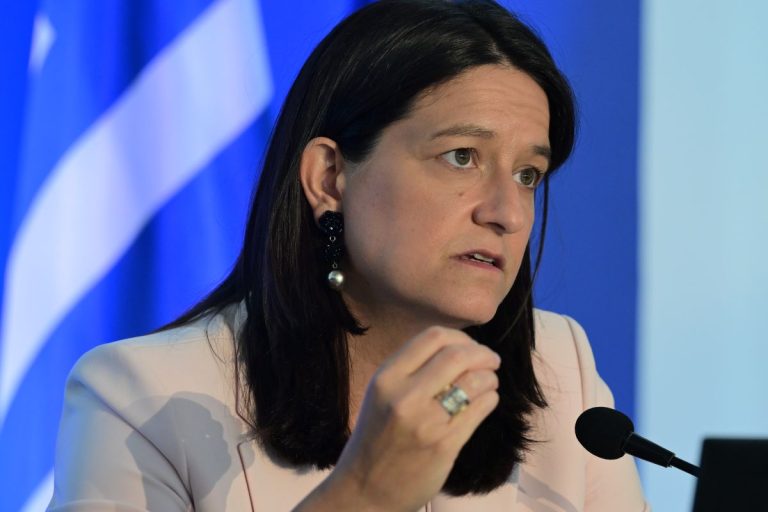 Νίκη Κεραμέως στην «Ρ»: Παρέμβαση-ανάσα για συντάξεις χηρείας και υγειονομικούς