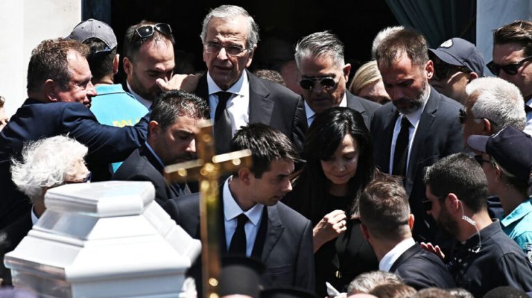 Οικογένεια Σαμαρά: Ευγνώμονες για τη συμπαράσταση