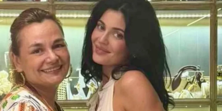Ψηφίζει ξανά Ελλάδα! Σε ποιο νησί απολαμβάνει τις διακοπές της η Κάιλι Τζένερ; (photo+video)