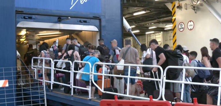 Φεύγουν και οι τελευταίοι… (VIDEO)