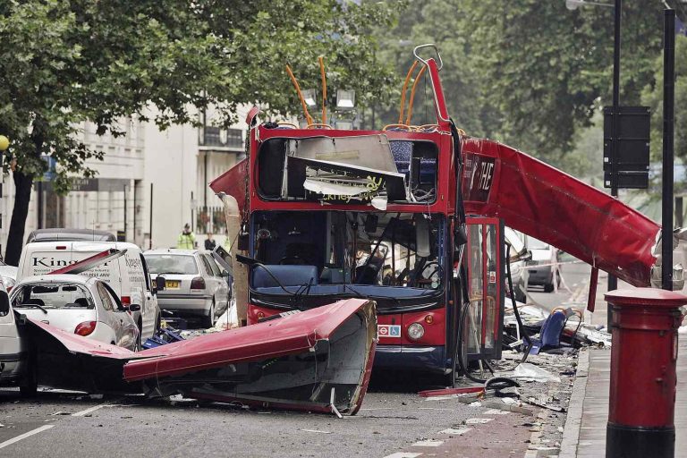 20 χρόνια από τις τρομοκρατικές επιθέσεις που συγκλόνισαν το Λονδίνο