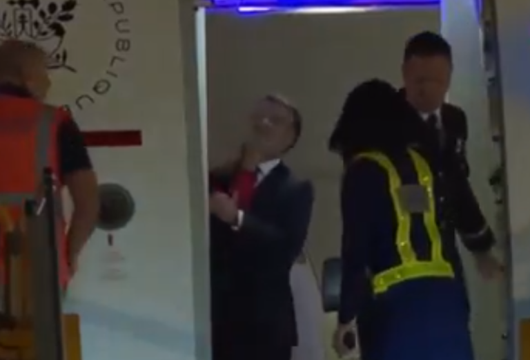 Η απάντηση Μακρόν για το χαστούκι από τη Μπριζίτ: «Ηρεμήστε» (video)