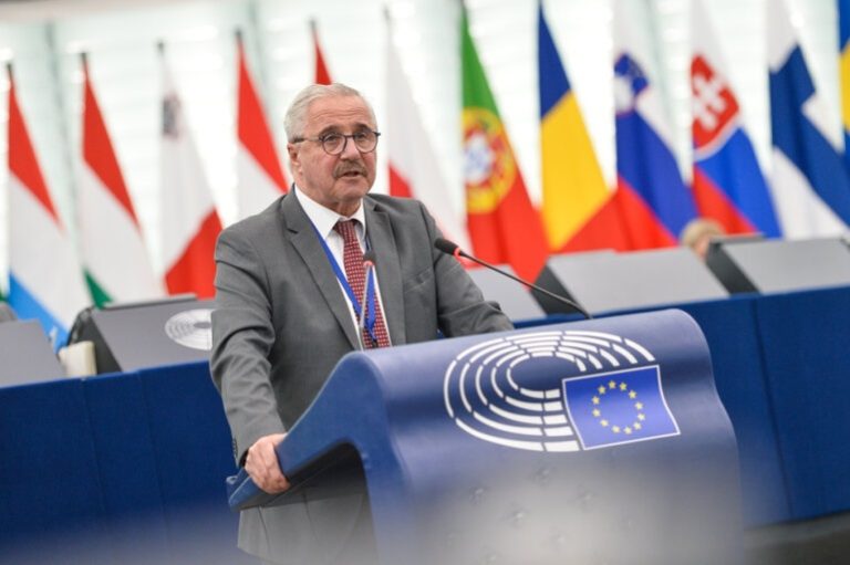 Μανιάτης: Tον αποκλεισμό της Τουρκίας από τα ευρωπαϊκά αμυντικά προγράμματα ζητά ο ευρωβουλευτής του ΠΑΣΟΚ