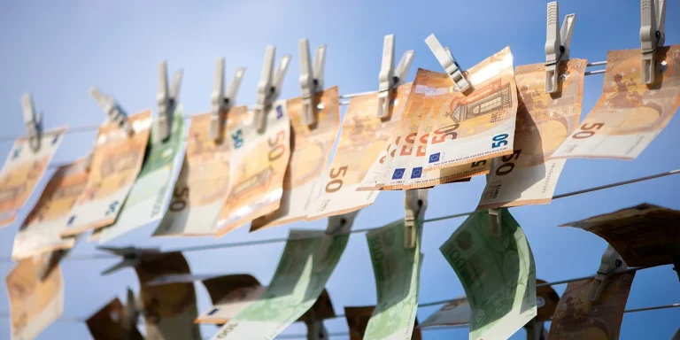 Στα «μανταλάκια» βγαίνουν τη Δευτέρα τα μεγαλύτερα «φέσια» στο Δημόσιο!