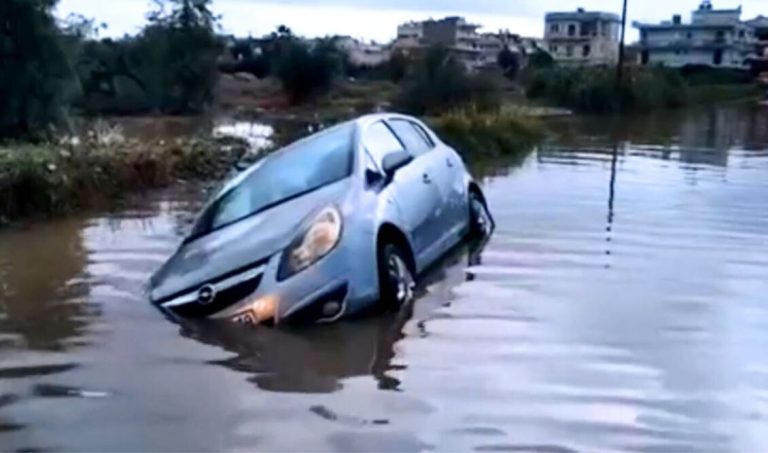 Επίθεση σε δημόσιο υπάλληλο εν ώρα εργασίας στις πλημμύρες