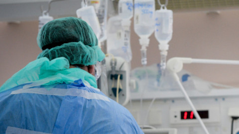 15 θάνατοι από γρίπη σε μία εβδομάδα – Ανησυχία από τα νέα στοιχεία του ΕΟΔΥ