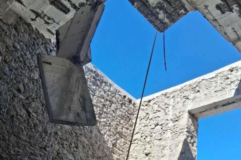 Ρέθυμνο: Νεκρός 65χρονος στον Μυλοπόταμο από κατάρρευση ταράτσας (photo)