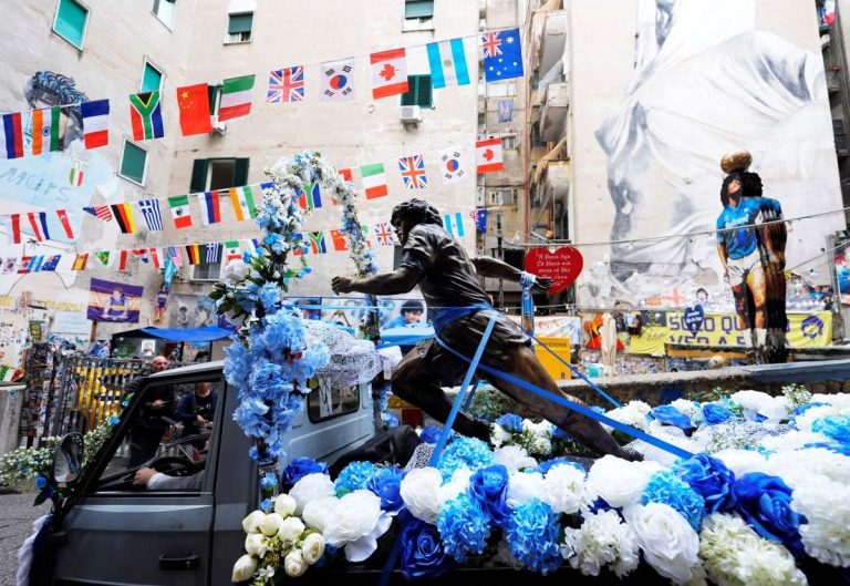 Οι Ναπολιτάνοι δεν ξεχνούν τον Μαραντόνα (photo)