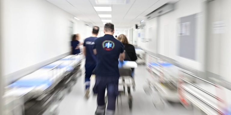 Η EINAΠ καταγγέλλει έκνομη συμπεριφορά ατόμων με πολιτική περιβολή στον Ερυθρό Σταυρό – Κοργιαλένειο