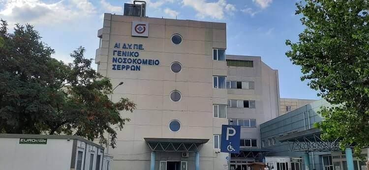 Στο νοσοκομείο Σερρών 9χρονος που καταπλακώθηκε από μεταλλική πόρτα