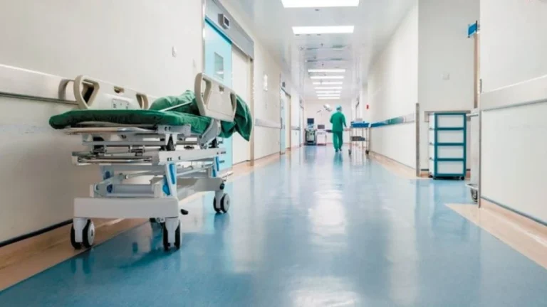 Ψάχνουν τον νοσηλευτή και αγωνιούν για την 62χρονη (VIDEO)