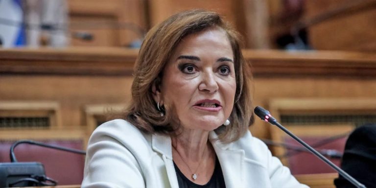 Ντόρα Μπακογιάννη: «Αντάρτες οι βουλευτές επειδή έχουν άποψη; Προς Θεού»