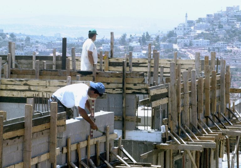 Τράπεζα της Ελλάδος: Ακτινογραφεί την ελληνική αγορά στέγης και εντοπίζει παθογένειες