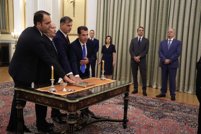 Όσα έγιναν στην ορκομωσία των «4»  (VIDEO & PHOTOS)