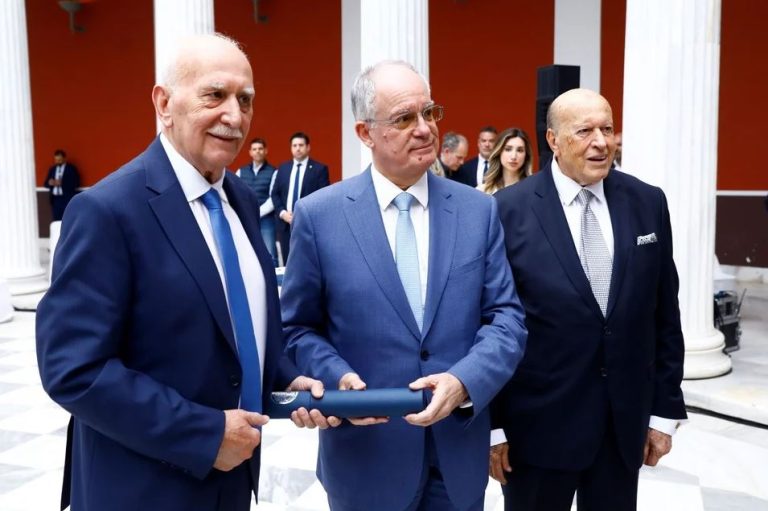 Οι δημοσιογράφοι που πήραν φέτος τα βραβεία του Ιδρύματος Μπότση