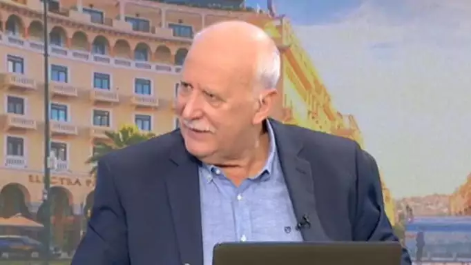 H Eλλάδα «αποχαιρέτησε» τον Γιώργο Παπαδάκη με το τραγούδι του Χατζή «Οταν κοιτάς από ψηλά» (Photo&Video)