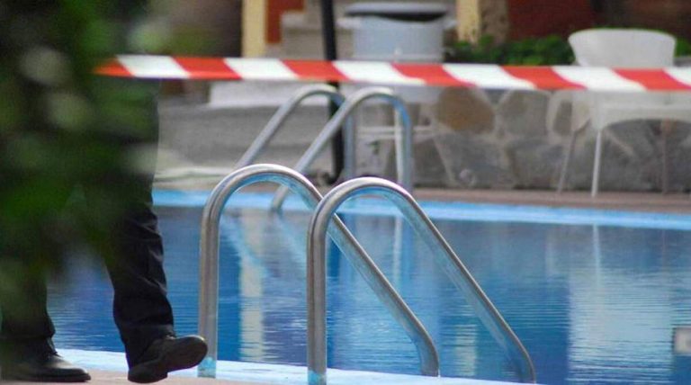 Πνιγμός 6χρονου στη Σαντορίνη: Για ανθρωποκτονία από αμέλεια κατηγορούνται ο πατέρας και οι υπεύθυνοι του ξενοδοχείου