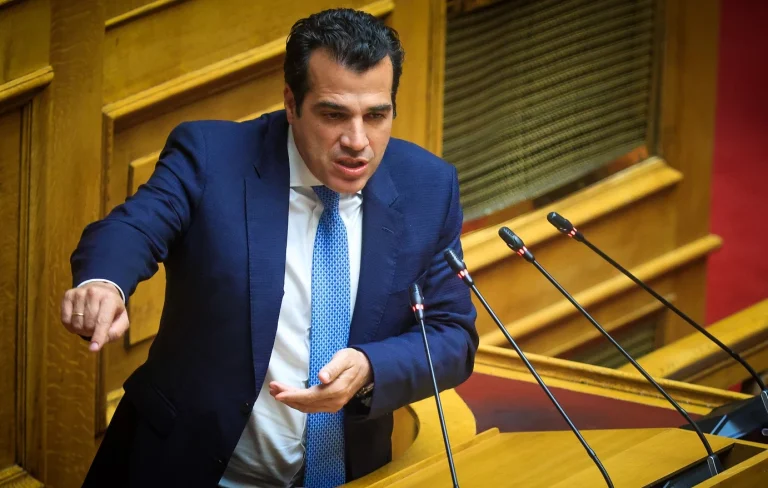 Βουλή: Σκληρή απάντηση Πλεύρη στην αντιπολίτευση για τη δράση του Λιμενικού στην τραγωδία της Χίου