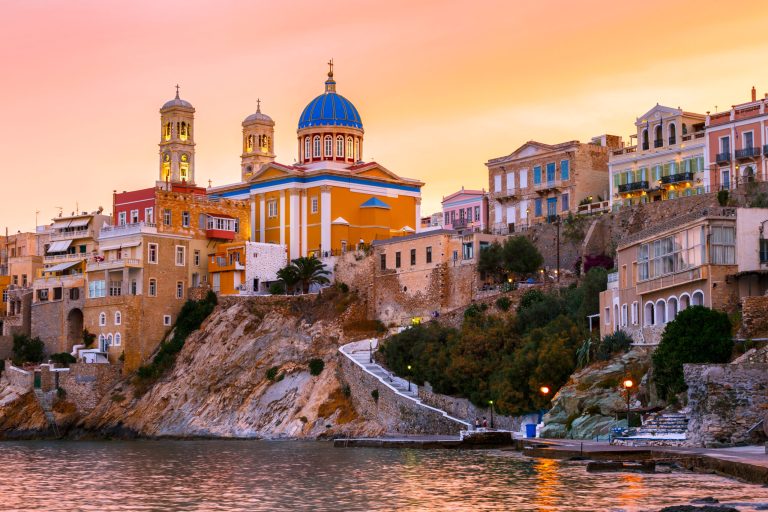 Σύρος: Ονειρικός προορισμός στον κόσμο για το 2025!