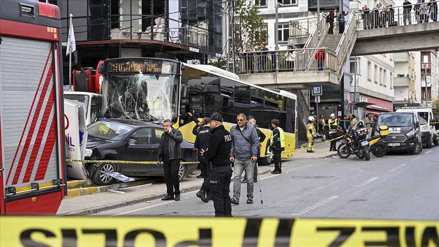 Λεωφορείο έπεσε σε στάση επειδή έδερναν τον οδηγό του! (video)