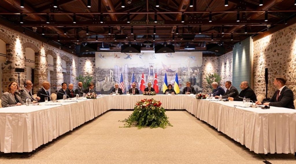 Σε εξέλιξη η τριμερής συνάντηση ΗΠΑ, Ουκρανίας και Τουρκίας